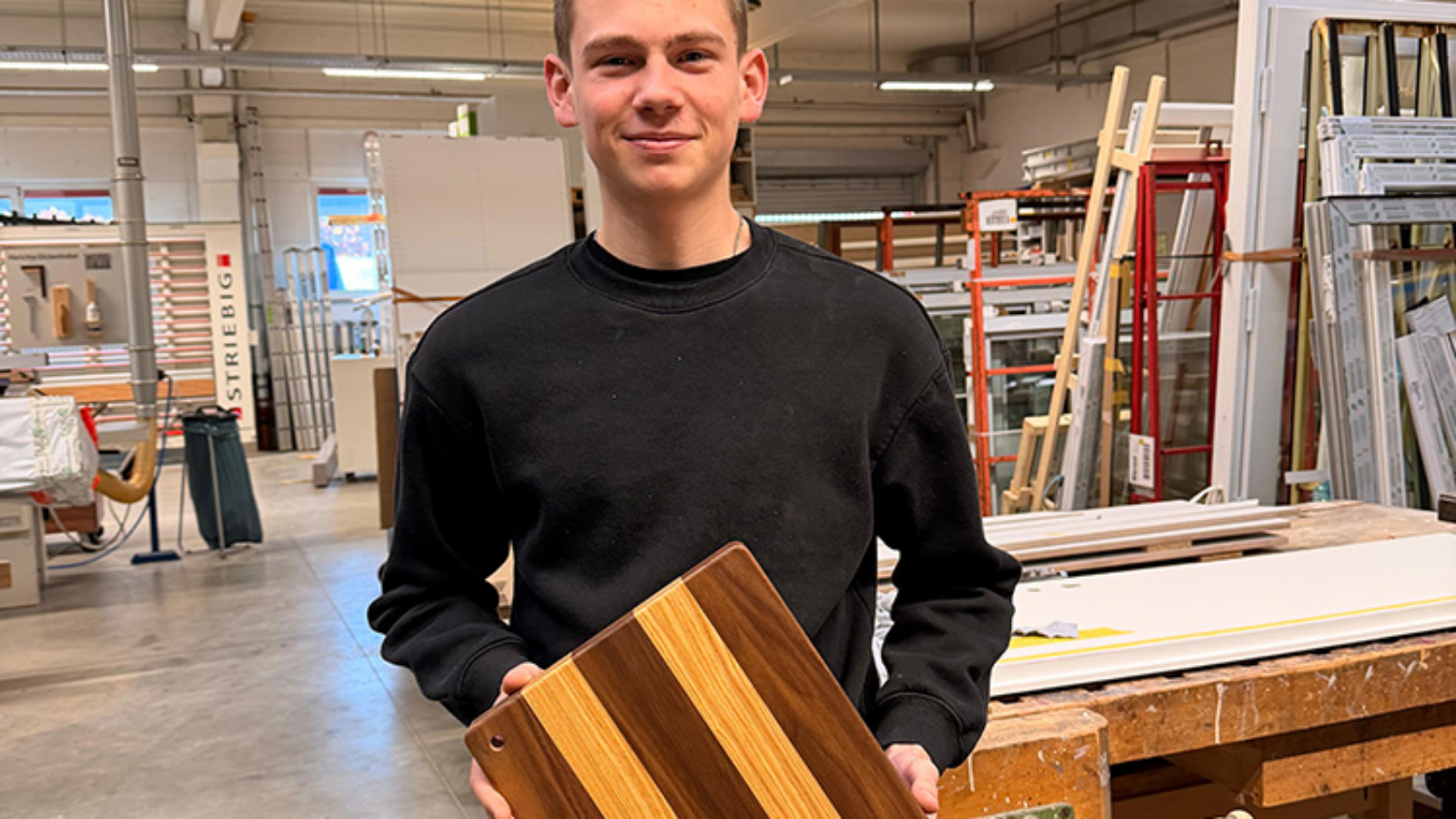 Tim startet durch: Sein erstes Schulprojekt bei der Schreinerei Jakobs