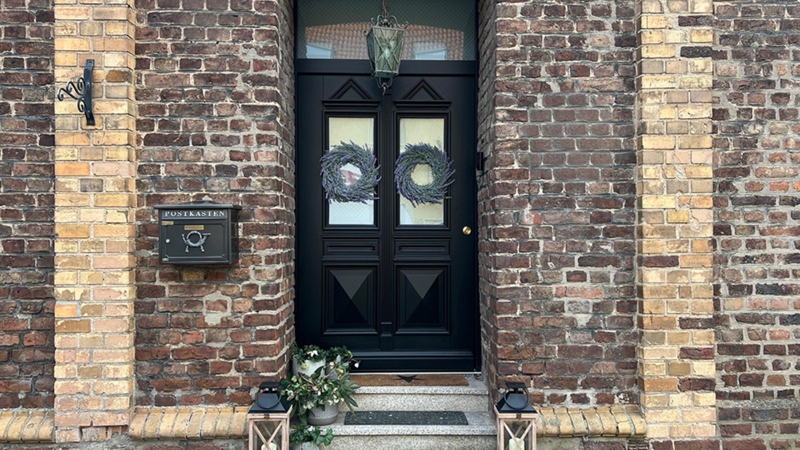Neue Haustür im klassischen Stil – mit moderner Technik