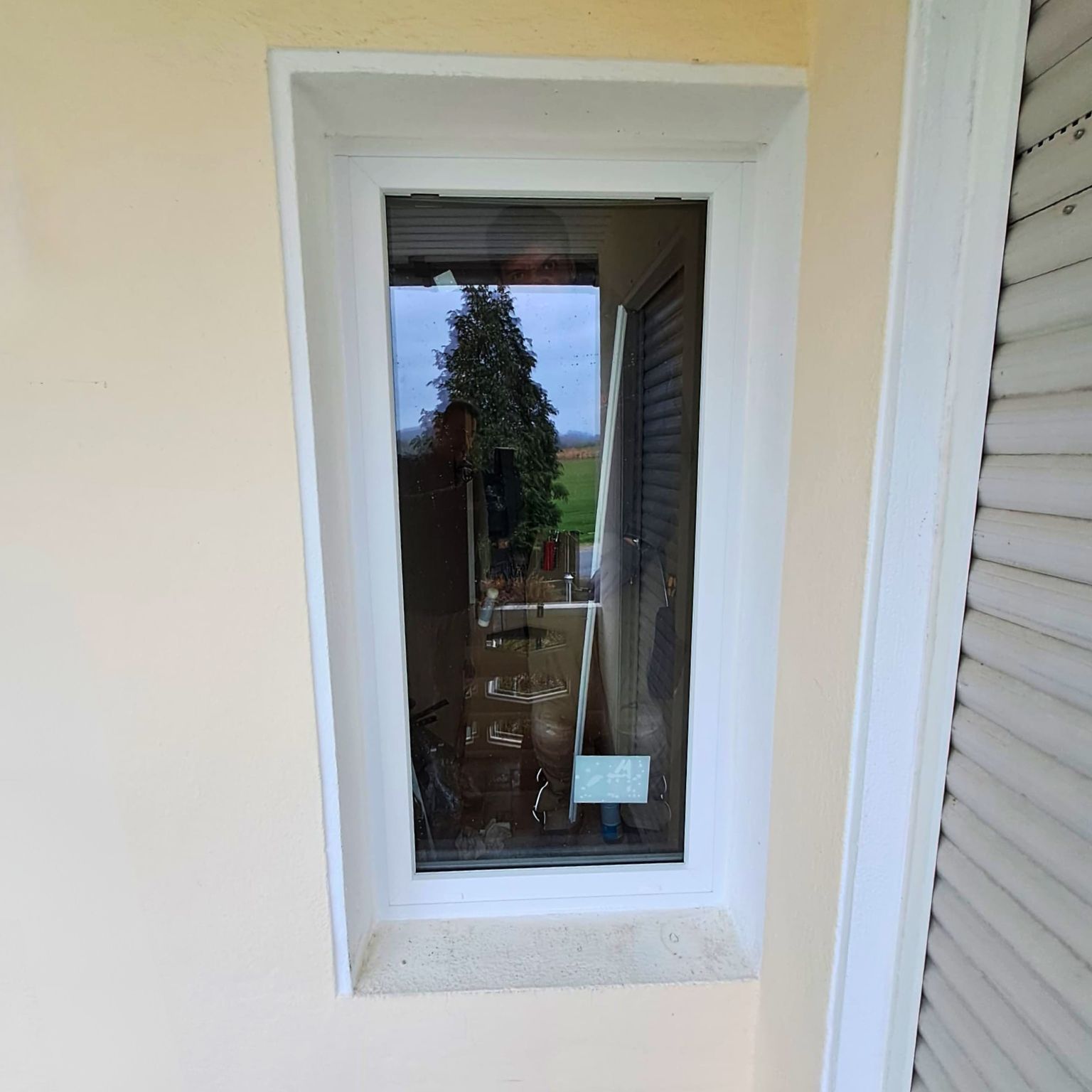 Treppenhausfenster außen nachher