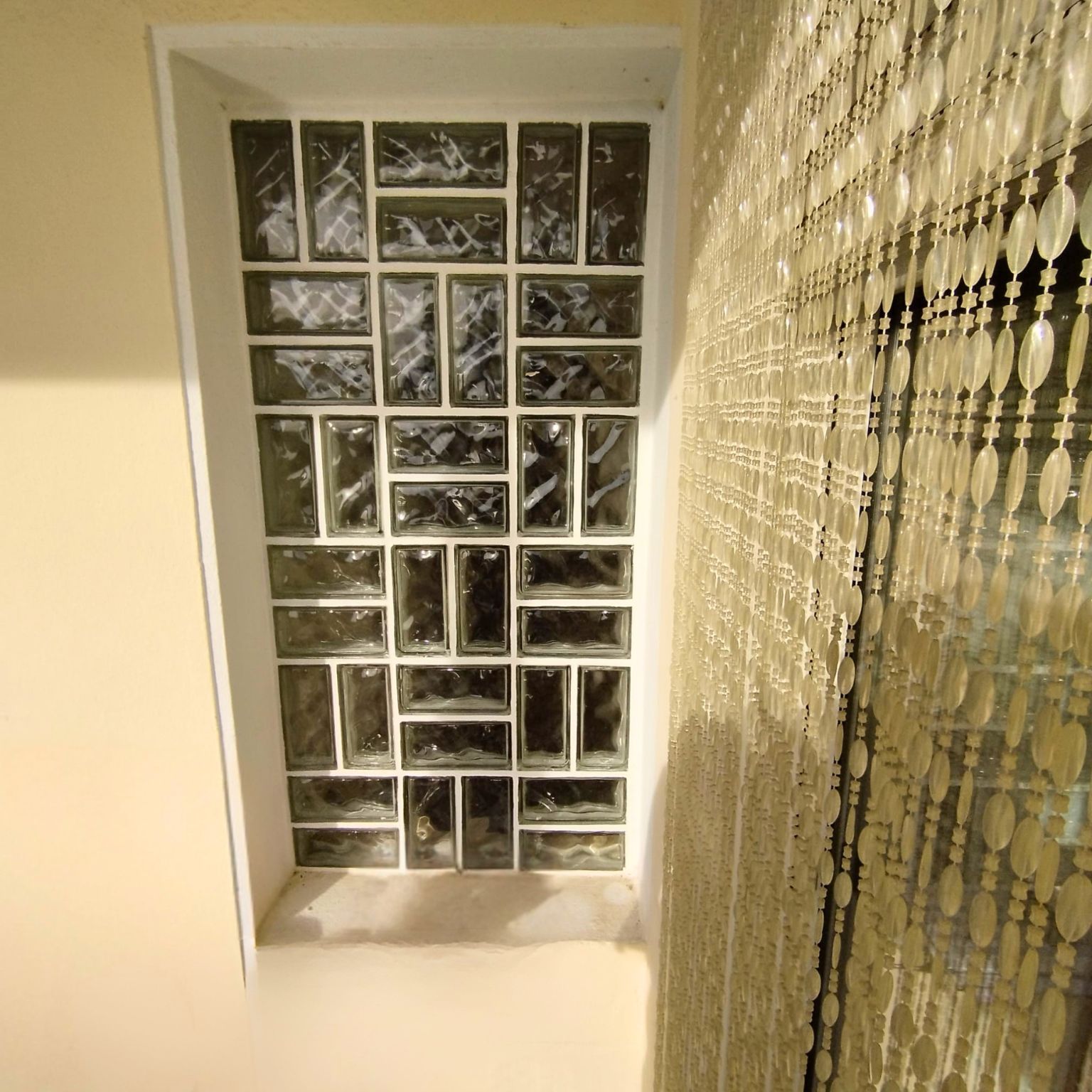 Treppenhausfenster außen vorher