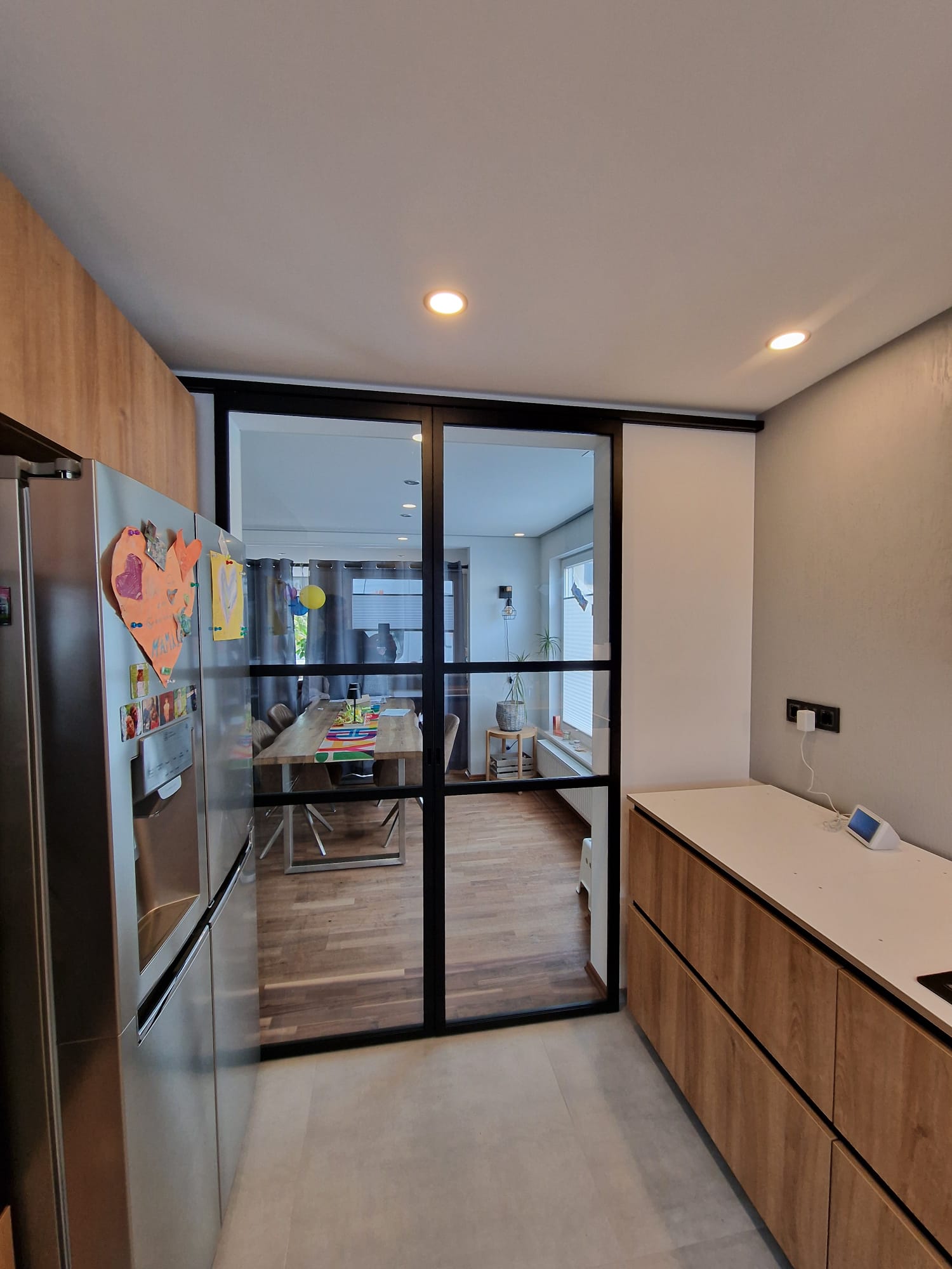 Loft-Schiebetür für die Küche – stilvolle Trennung mit lichtdurchlässigem Design