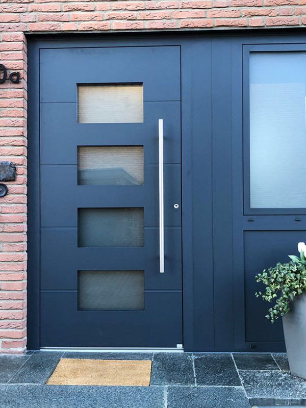 Erneuerung der Haustür- und Fensteranlage nachher