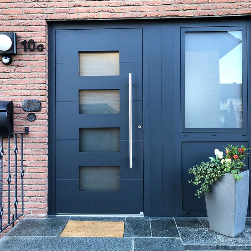 Erneuerung der Haustür- und Fensteranlage nachher