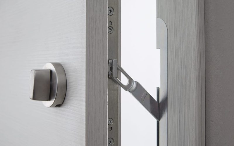 0407_L_FUNKTIONSTUeREN-Programm_Einbruchschutz_Detail_Einbruchschutz_Drehknauf_und_Schliessblech_zur_Tuerspaltsicherung