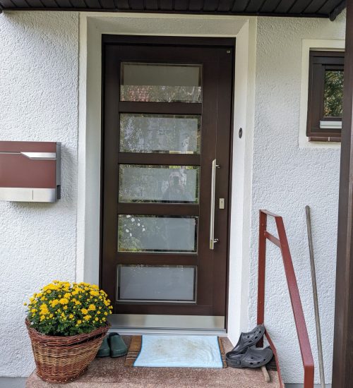 Mehr Wärme, mehr Sicherheit, mehr Licht – unsere neue Aluminium-Haustür 