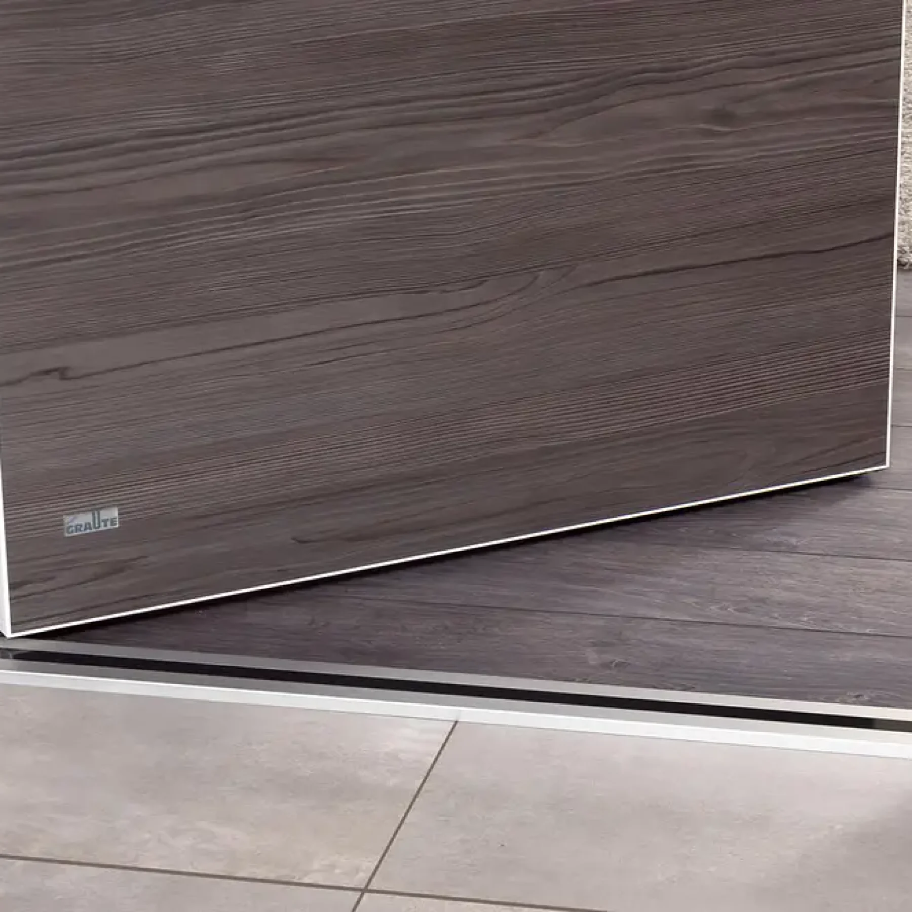 Barrierefreie Schwelle, stabil und gut gedämmt mit strapazierfähiger Oberfläche.