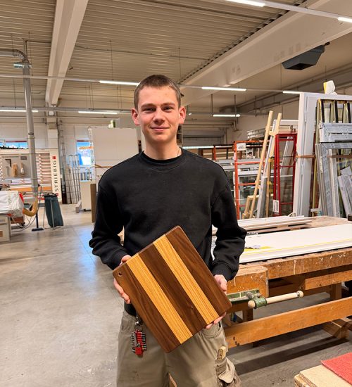 Tim startet durch: Sein erstes Schulprojekt bei der Schreinerei Jakobs