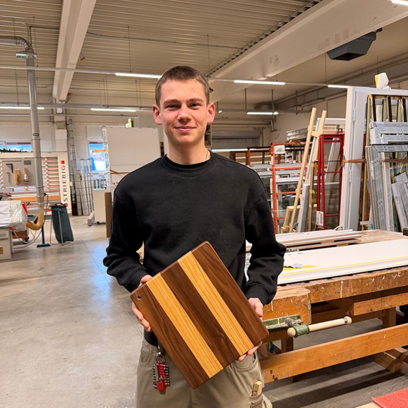 Tim startet durch: Sein erstes Schulprojekt bei der Schreinerei Jakobs