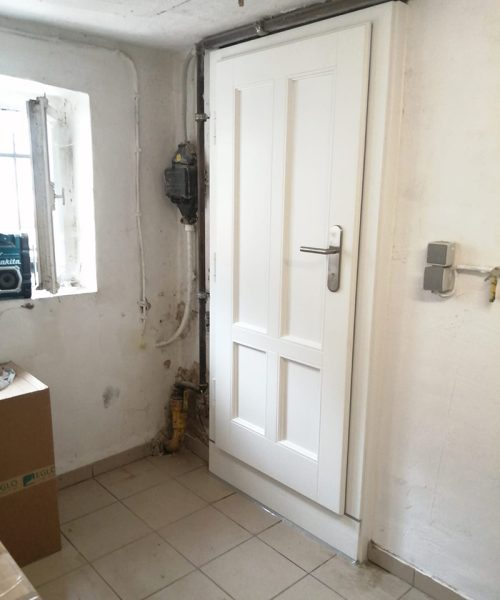 Nebeneingangstür nachher