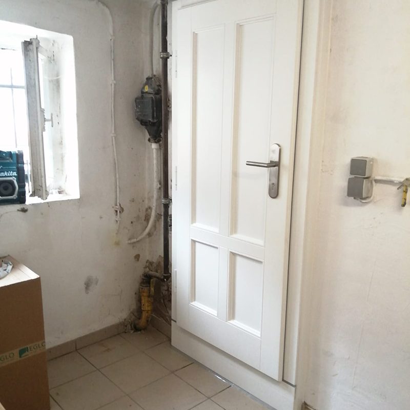 Nebeneingangstür nachher