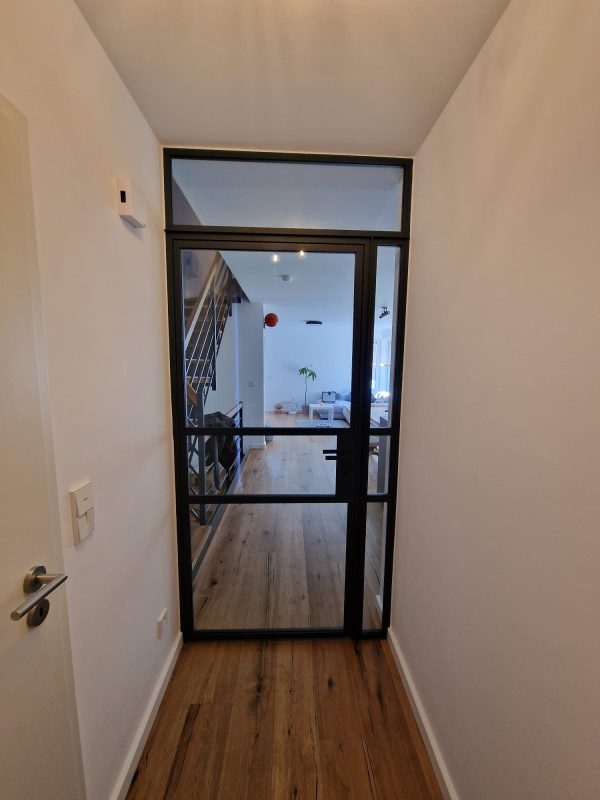 Maßgefertigter Windfang für ein Zuhause mit Wohlfühlfaktor