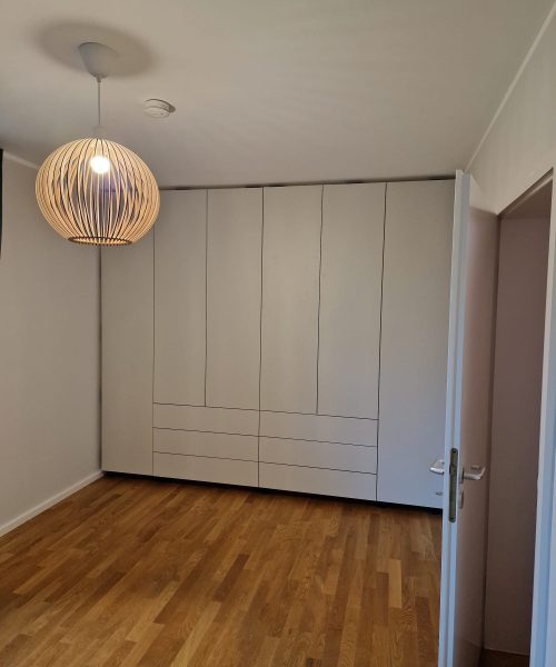 Vom ersten Entwurf bis zur fertigen Montage – Ein Einbauschrank nach Maß