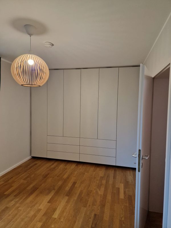 Vom ersten Entwurf bis zur fertigen Montage – Ein Einbauschrank nach Maß