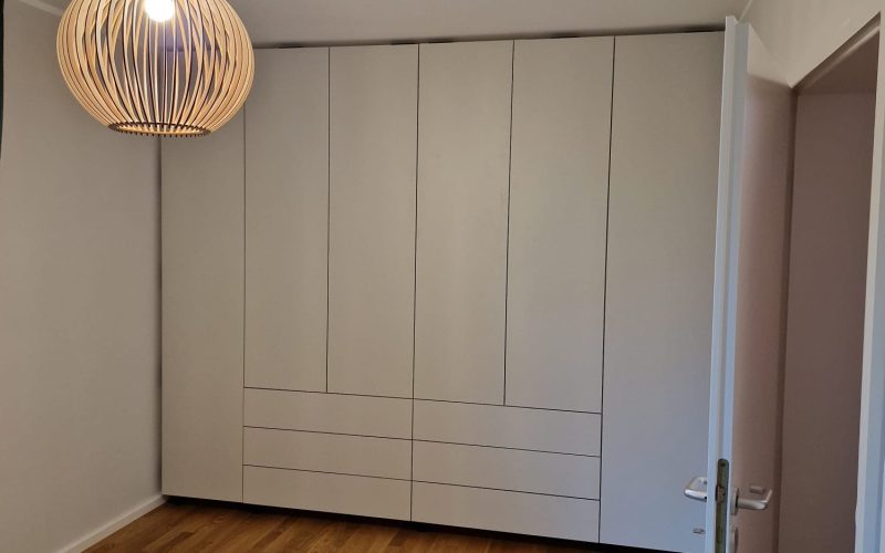Vom ersten Entwurf bis zur fertigen Montage – Ein Einbauschrank nach Maß